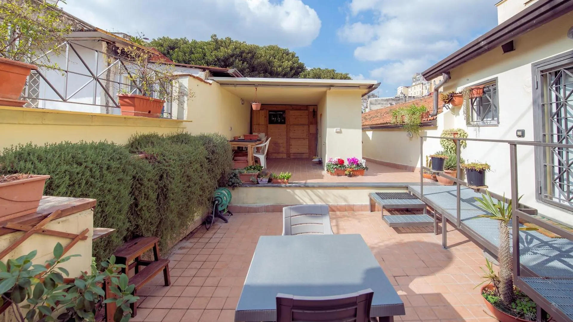 Apartment Casetta Correra Relax Con Terrazzo E Confortevole Smart Working Nel Centro Di Napoli Italy